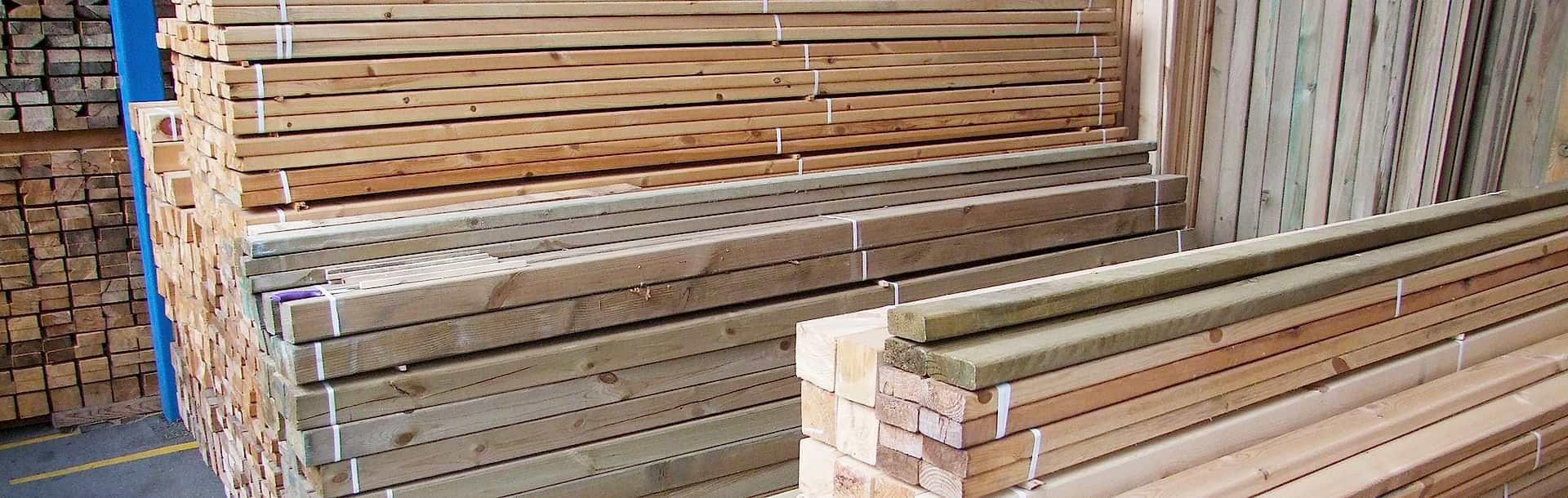 Emprenye, ahşabın bünyesine; onu zararlı mantar ve böceklerden koruyarak, çürümesini önlemek amacı ile çeşitli kimyasal maddelerin emdirilmesi işlemidir. Şeffaf, yeşil ve kahverengi renk seçenekleri mevcuttur.